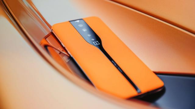 <b>OnePlus şi McLaren au încetat parteneriatul; Iată motivul din spatele acestei "despărțiri"</b>În ultimul deceniu a devenit o modă ca producătorii de gadget-uri şi dispozitive electronice în general să se asocieze cu branduri din industria auto sau cea a modei. Am văzut laptop-uri branduite 