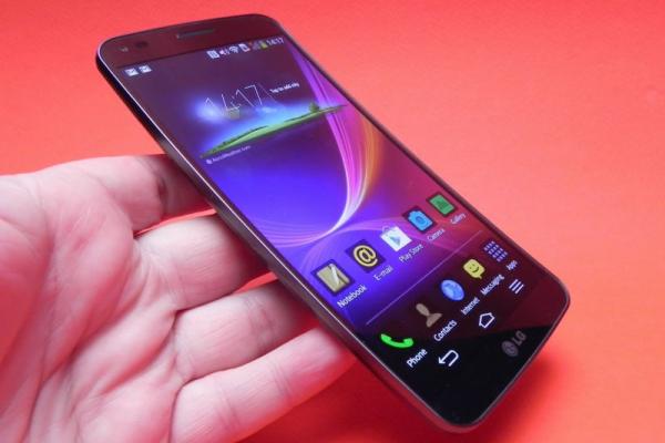 LG G Flex Review: telefonul curbat Își flexează mușchii, se dovedește "subțire" În unele aspecte (Video)