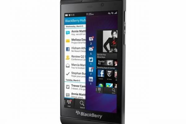 BlackBerry Z10 costă acum mai puțin de jumătate din prețul de acum un an; Iată prețul la eMAG.ro!