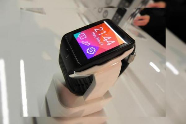 MWC 2014: Samsung Gear 2 Neo hands on preview - iată noul ceas Samsung cu funcție de telecomandă TV (Video)