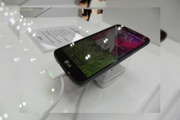 MWC 2014: LG G2 Mini hands on preview - experiența fluidă, păstrează multe din funcțiile lui LG G2