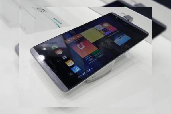 MWC 2014: Hisense Maxe X1 4G hands on preview - un maxi smartphone cu ecran de 6.8 inch