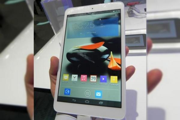 MWC 2014: Alcatel OneTouch Pop 7S hands on preview - o tabletă 4G cu preț accesibil și KitKat la bord (Video)