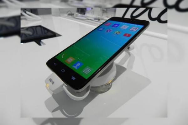 MWC 2014: Alcatel One Touch Idol X+ hands on preview - un octa core solid de 2 GHz (Video)