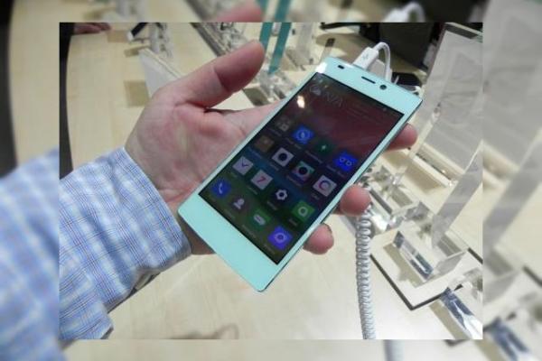 MWC 2014: Gionee Elife S5.5 hands on preview - cel mai subțire telefon din lume ora actuală, coboară sub 6 mm grosime (Video)