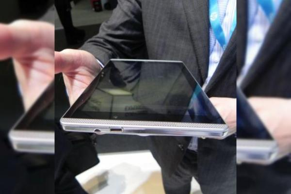 HP Slate7 VoiceTab hands on preview - tableta cu funcție de telefonie, design stil HTC One (Retro MWC 2014 - Video)