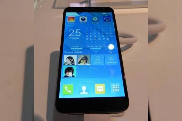 Alcatel One Touch Idol 2 S hands on preview: un midrange foarte subțire cu funcții foto interesante (Retro MWC 2014 - Video)