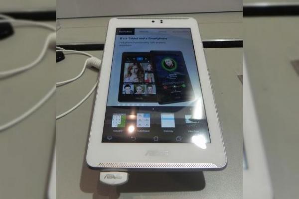 ASUS FonePad 7 LTE hands on preview: același FonePad accesibil, acum cu versiuni LTE și dual SIM (Retro MWC 2014 - Video)