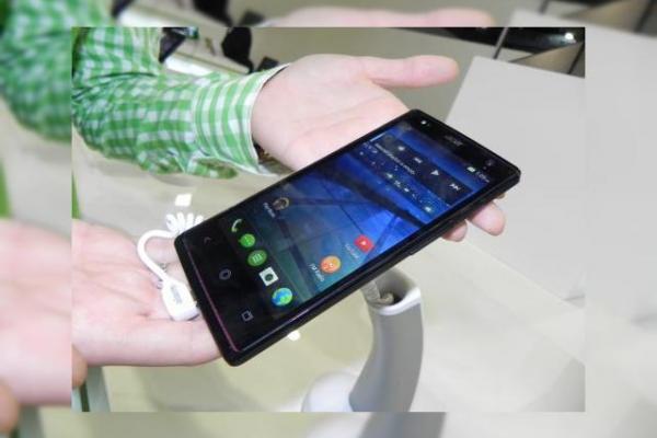 Acer Liquid E3 hands-on preview; terminal mid-range cu display de 4.7 inch (Retro MWC 2014 - Video)