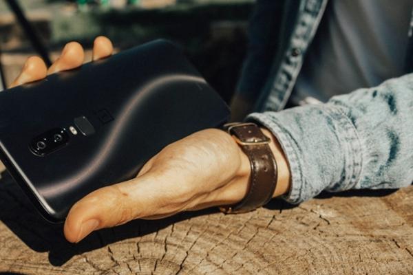 OnePlus 6 poate fi achiziționat din China pentru doar 394 euro în varianta cu 6 GB RAM!