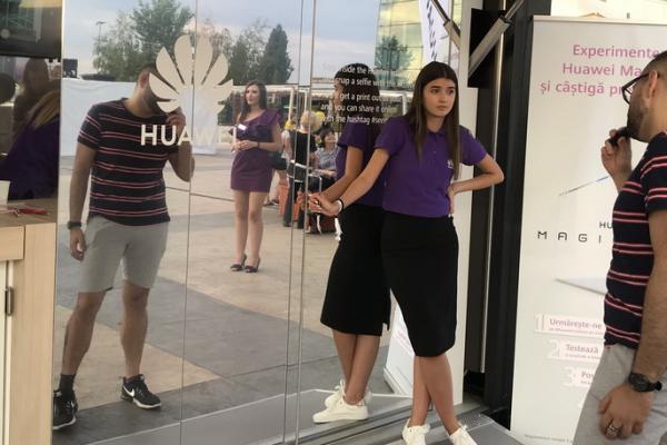 Huawei lansează caravana interactivă Magic Box la Băneasa Shopping City; Cele mai noi telefoane expuse + concurs cu selfie