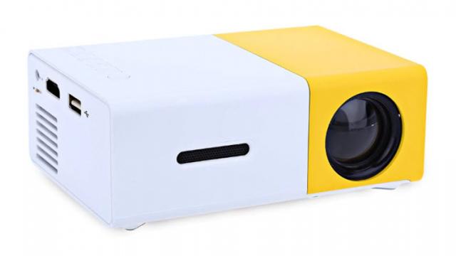 <b>Mini videoproiector la doar 35.99 dolari cu livrare din depozitul european Lightinthebox! Iată și alte reduceri</b>Din partea retailerului chinez Lightinthebox sosesc astăzi o serie de reduceri speciale, produse care apropo se livrează din depozitul european al comerciantului ce se află în Polonia. Pe listă avem mini proiectoare video, trotinete electrice