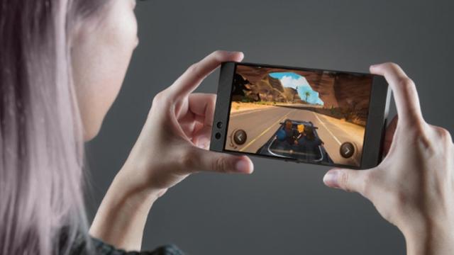 <b>Razer Phone 2 apare într-o presupusă listare AnTuTu; Se păstrează aspectul 16:9 pentru ecran</b>Potrivit unor declarații din partea celor de la Razer, lansarea telefonului de gaming Phone 2 va avea loc spre finalul acestui an - produs care aparent va aduce noua generație de procesor Qualcomm. Oficialul care a declarat acestea nu explica