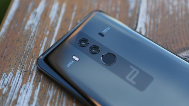 <b>Huawei Mate 20 Porsche Design ar fi cunoscut la nivel intern sub numele de cod "Everest"</b>Descoperim astăzi extra detalii despre seria de terminale Mate 20 a celor de la Huawei și anume faptul că un al 3-lea model din gamă a fost zărit online cu numele de cod "Everest". Potrivit leaker-ului @rquandt ar fi vorba despre nimeni altul