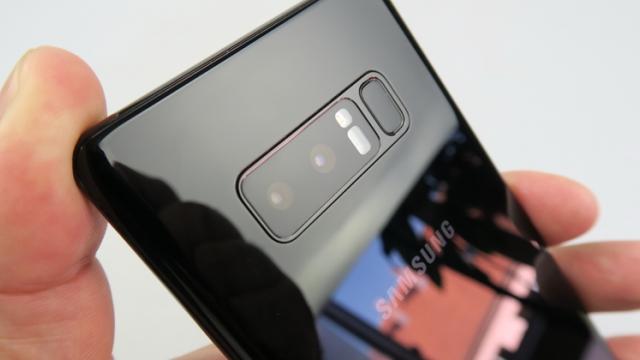 <b>Samsung Galaxy Note 8 primeşte o actualizare software importantă: AR Emoji şi Super Slow Motion disponibile; S9 primeşte Security Patch pe septembrie</b>În această zi de 13 septembrie phablet-ul Samsung Galaxy Note 8 primește o actualizare software importantă, update ce aduce funcții precum AR Emoji, dar și Super Slow Motion în zona camerei foto. În tandem cu acest update descoperim că și
