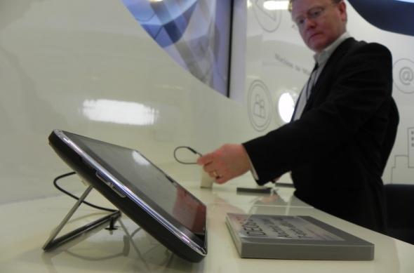 MWC 2011: Aruncăm o privire asupra tabletei Huawei Ideos S7 (Video): dscn3777jpg.jpg