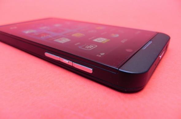 BlackBerry Z10 - Galerie foto Mobilissimo.ro: blackberry_z10_review_mobilissimo_ro_11jpg.jpg