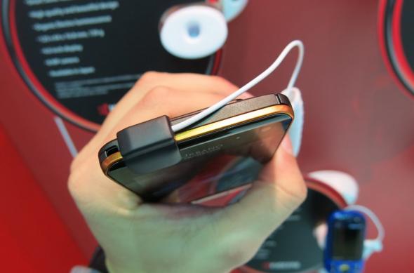MWC 2013: Kyocera Urbano Progresso Digno În acțiune Într-o experiență hands on În Barcelona (Video): kyocera_urbano_progresso_digno_03jpg.jpg