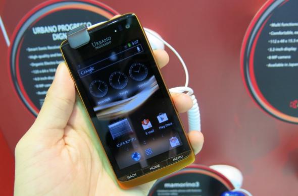 MWC 2013: Kyocera Urbano Progresso Digno În acțiune Într-o experiență hands on În Barcelona (Video): kyocera_urbano_progresso_digno_02jpg.jpg