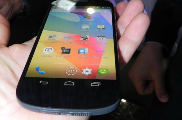 MWC 2014: YotaPhone 1 și YotaPhone 2 hands on - cu mâna pe telefoane dual display ale rușilor (Video): dscn5029jpg.jpg