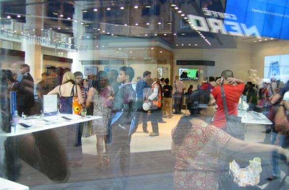 Coada la Samsung Galaxy S III și epuizare de stoc În Marea Britanie!: galaxy_s_iii_line_1jpg.jpg