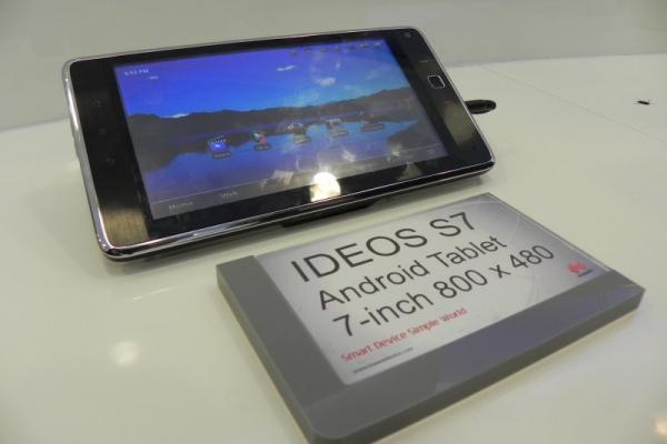 MWC 2011: Aruncăm o privire asupra tabletei Huawei Ideos S7 (Video)