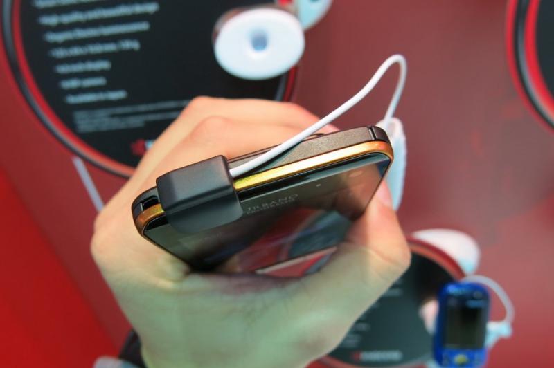 MWC 2013: Kyocera Urbano Progresso Digno În acțiune Într-o experiență hands on În Barcelona (Video): kyocera_urbano_progresso_digno_03jpg.jpg