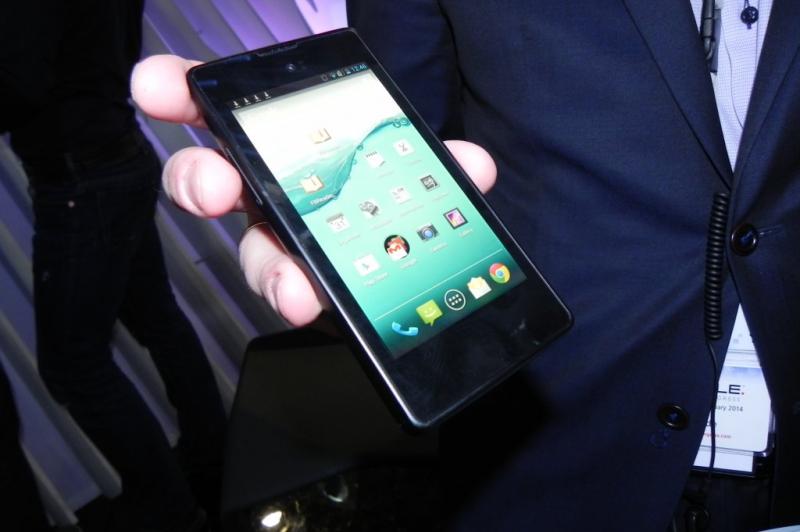 MWC 2014: YotaPhone 1 și YotaPhone 2 hands on - cu mâna pe telefoane dual display ale rușilor (Video): dscn5018jpg.jpg