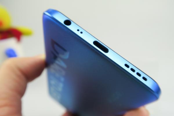 Realme 8 Pro: Acustică plăcută la jocuri, muzică rap şi rock