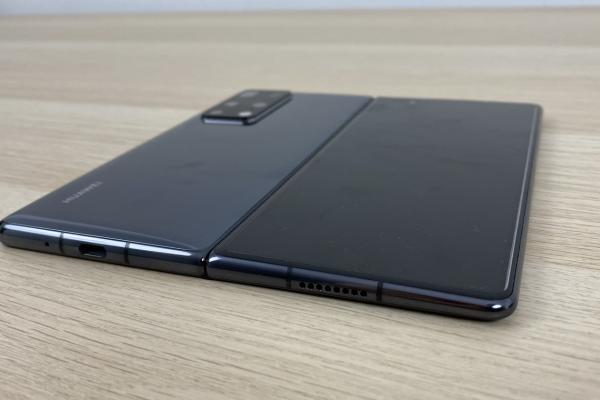 Huawei Mate X2 Unboxing şi Pre-Review: format nou, balama mai solidă, zoom excepţional