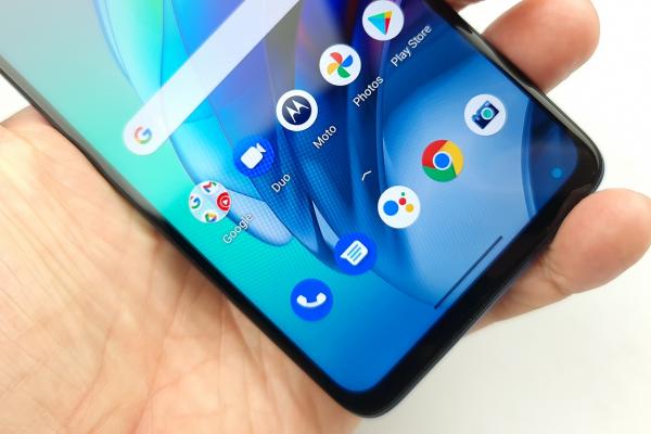 Motorola Moto G100: OS, UI, aplicaţii cu Ready For şi Android 11 ca vedete