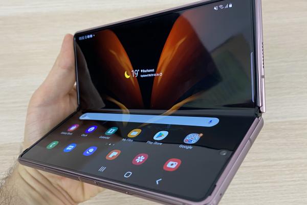 Samsung Galaxy Z Fold2 5G poate fi achiziționat din Germania pentru sub 4000 de lei până pe 30 aprilie; Iată cum