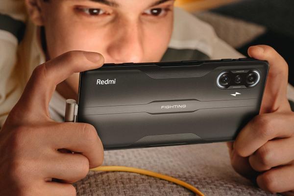 Redmi K40 Gaming Edition a debutat: telefon de gaming cu procesor Dimensity 1200, difuzoare JBL, ediţie Bruce Lee
