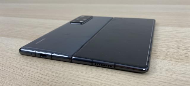 Huawei Mate X2 Unboxing şi Pre-Review: format nou, balama mai solidă, zoom excepţional