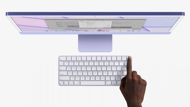 <b>Apple a lansat trei noi versiuni de Magic Keyboard, inclusiv cu Touch ID; A debutat și un nou Magic Mouse și Magic Trackpad</b>Alături de iMac-urile colorate prezentate în această seară de către Apple au debutat trei noi tastaturi Magic Keyboard, dar și un nou model Magic Mouse și Magic Trackpad. Acestea sunt disponibile în cele 7 nuanțe pe care sosesc și iMac-urile