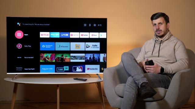 <b>Allview ePlay7100 - Primul Smart TV 4K care permite un control fără atingere</b>ePlay7100 este cel mai nou smart tv lansat de către Allview, compania brașoveană care încă din 2004 se ocupă cu producţia de televizoare sub marca proprie. Pe lângă upgrade-urile considerabile din punct 