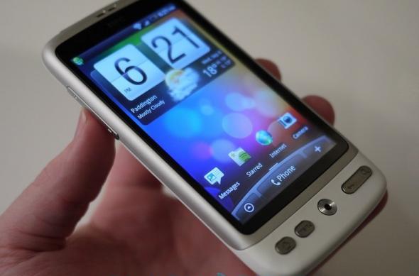Smartphone-urile puritatii: HTC Desire in alb si HTC Wildfire in varianta argintie (editii speciale): htc_desire_white_htc_wildfire_silver_5.jpg