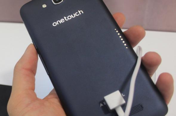 IFA 2013: Alcatel One Touch Hero hands on - phablet de 6 inch cu interfață ce amintește de iOS 7 (Video): alcatel_one_touch_hero_ifa_2013_08jpg.jpg