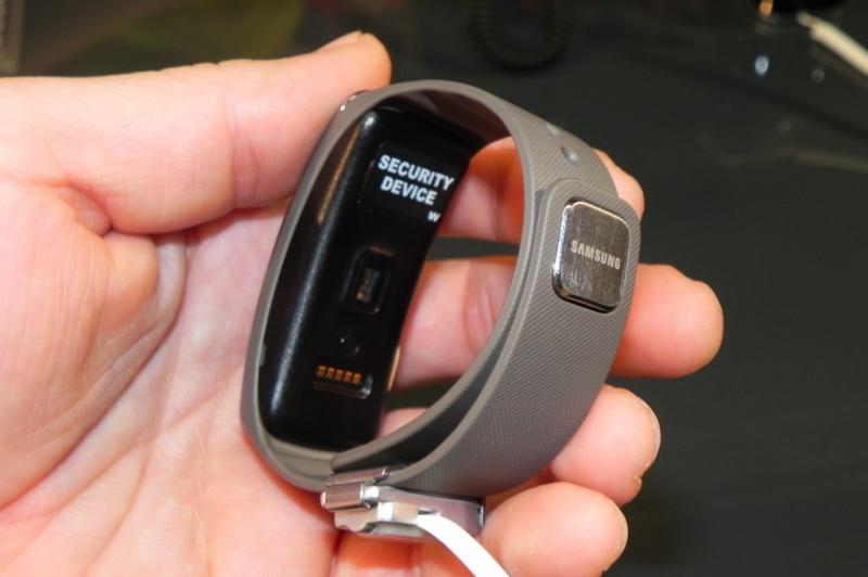 MWC 2014: Video hands-on cu noua brățară inteligentă Samsung Gear Fit: dscn4575jpg.jpg