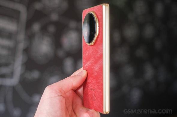 Honor Magic V6 - Variantă roșie: 7.jpg