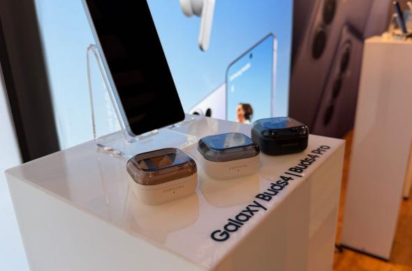 Samsung Galaxy Buds4 Pro - Fotografii hands-on: Galaxy-Buds4-Pro_ (2).jpg