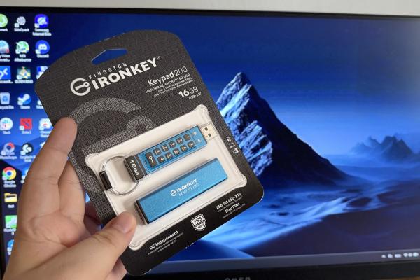 Kingston IronKey Keypad 200 - Unboxing