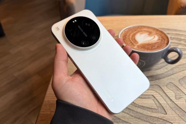 Xiaomi 17 Ultra review detaliat în limba română (evaluare Mobilissimo)