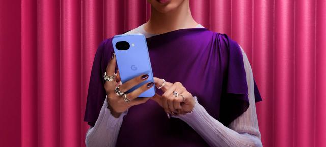 Google prezintă Pixel 10a, mai colorat, mai rezistent, pe nuanțe de roșu căpșună și cu 7 ani de actualizări