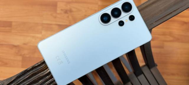 Samsung Galaxy S26 Ultra sosește cu design rafinat, procesor Snapdragon 8 Elite Gen5 tunat și are ecran Privacy care taie privirile curioase din metrou