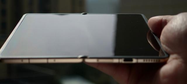 Honor Magic V6 apare în primele fotografii hands-on; Panoul pliabil promite o experiență implacabilă, fără cută vizibilă central