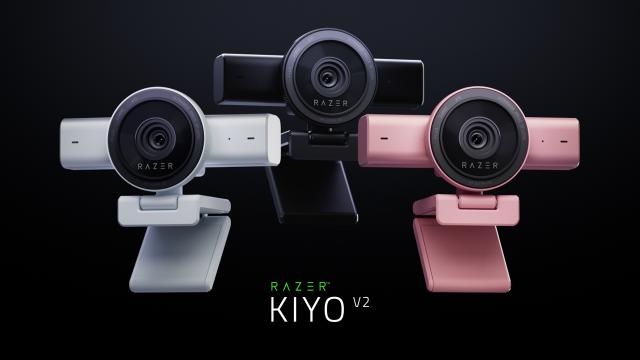<b>Webcam-urile Razer Kiyo V2 și V2 X primesc culori noi; Variante excelente pentru streaming, oferă captură 4K și chiar licență Camo Studio inclusă</b>Noua serie Razer Kiyo V2 vine acum în finisaje Quartz și White, pe lângă clasicul Black. Razer ne anunță că aduce și un plus de procesare prin AI pentru imagine odată cu noile versiuni. E vorba despre funcția AI Face Retouching integrată prin Camo Studio