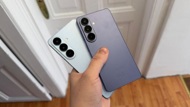 <b>Flagship-ul mignon al momentului! Samsung Galaxy S26 e acum oficial, cu CPU Exynos 2600 de 2nm, 12 GB RAM, funcții Galaxy AI avansate</b>Iată că a sosit un moment mult așteptat de fanii Samsung de pretutindeni. Compania sud-coreeană tocmai a prezentat noua serie de flagship-uri Galaxy S26. Se păstrează „rețeta” clasică, astfel că lista modelelor din acest