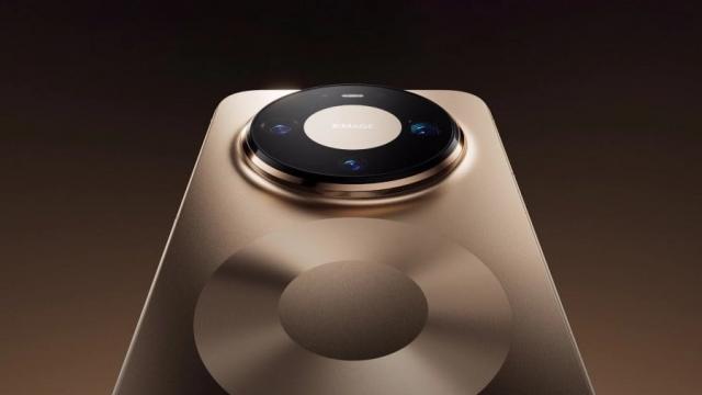 <b>Huawei Mate 80 Pro debutează global, cu ecran ultra-luminos, cameră de 50 MP cu apertură variabilă și încărcare rapidă</b>Huawei a lansat seria de telefoane Mate 80 în China, undeva la finalul anului trecut. Ei bine, odată cu lansarea noului smartwatch Huawei Watch GT Runner 2, la nivel global apare și un smartphone de top - Mate 80 Pro. Cel mai probabil va fi expus