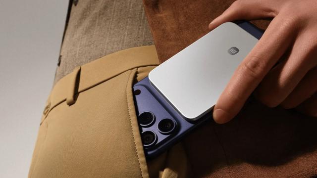 <b>Xiaomi UltraThin Magnetic Power Bank acum în România; 5000 mAh sub 100 de grame și 6mm talie</b>Xiaomi a venit cu multe noutăți la MWC 2026 și nu putea lipsi din ecuație accesoriile pentru telefoane. Astfel se naște Xiaomi UltraThin Magnetic Power Bank 5000 15W, o baterie externă care promite să redefinească încărcarea portabilă